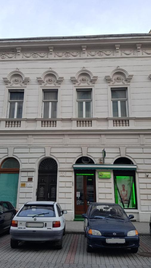 Boutique Apartman I Eger Esterno foto